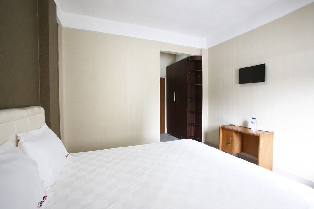 Reddoorz Near Cilandak Town Square Hotel Jakarta Ngoại thất bức ảnh